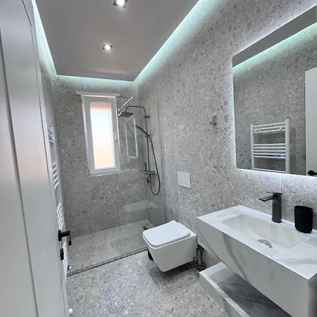 Radovani Luxury דירה